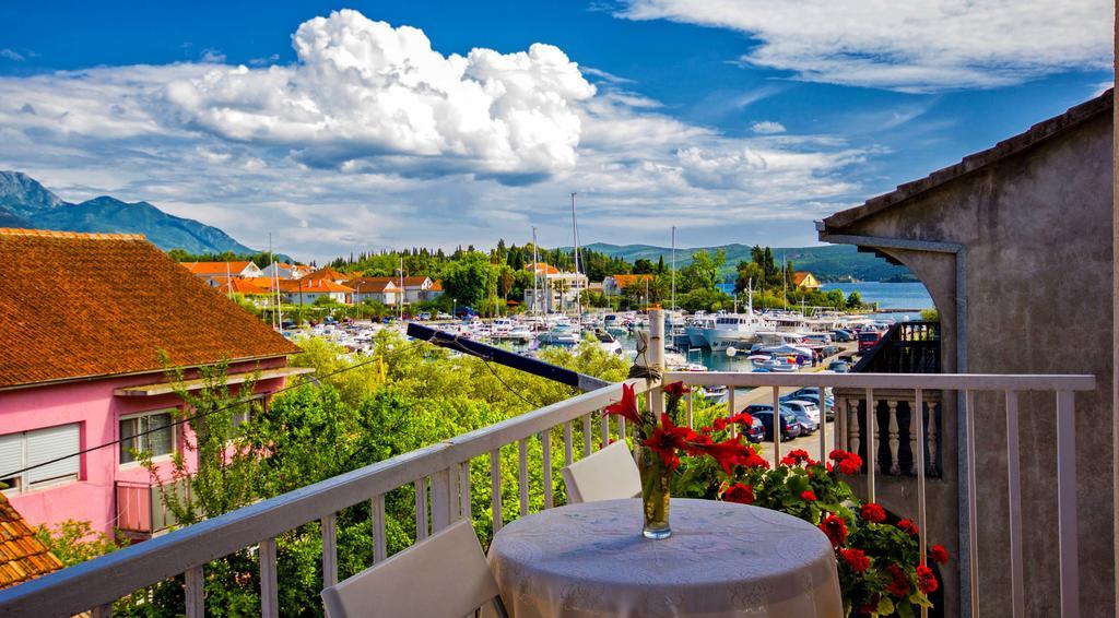 Pakovo Apartments Andrija Тиват Экстерьер фото