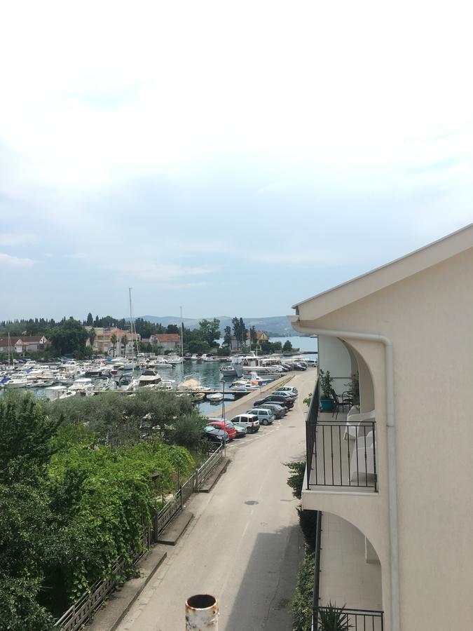 Pakovo Apartments Andrija Тиват Экстерьер фото